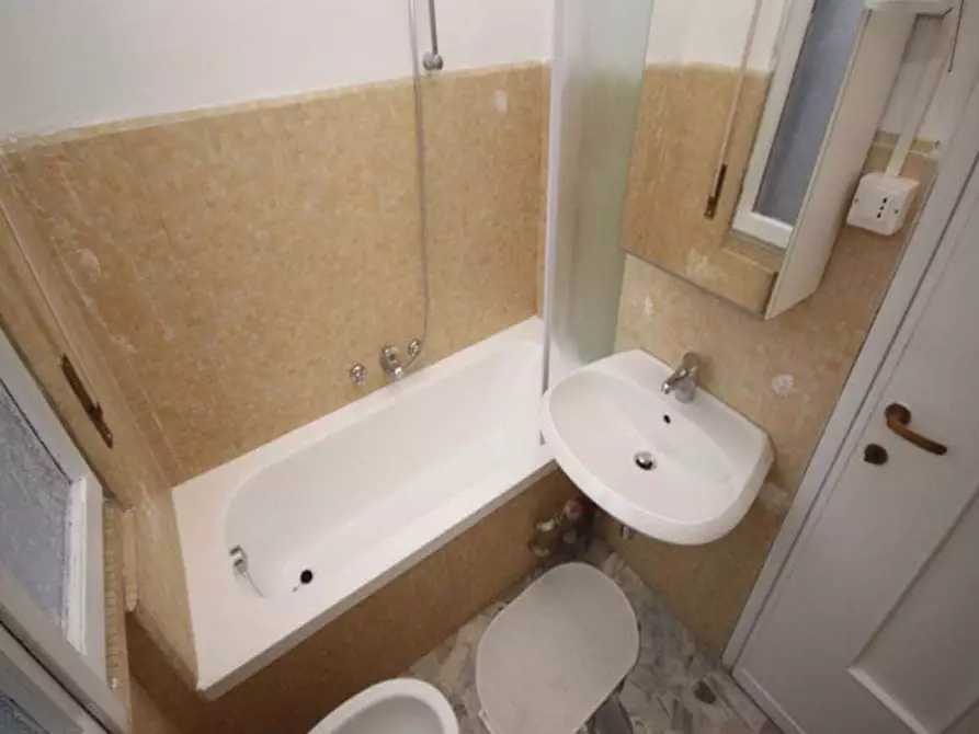 Immagine 51 di Camera in affitto  in Via Salvatore Barzilai15 a Milano