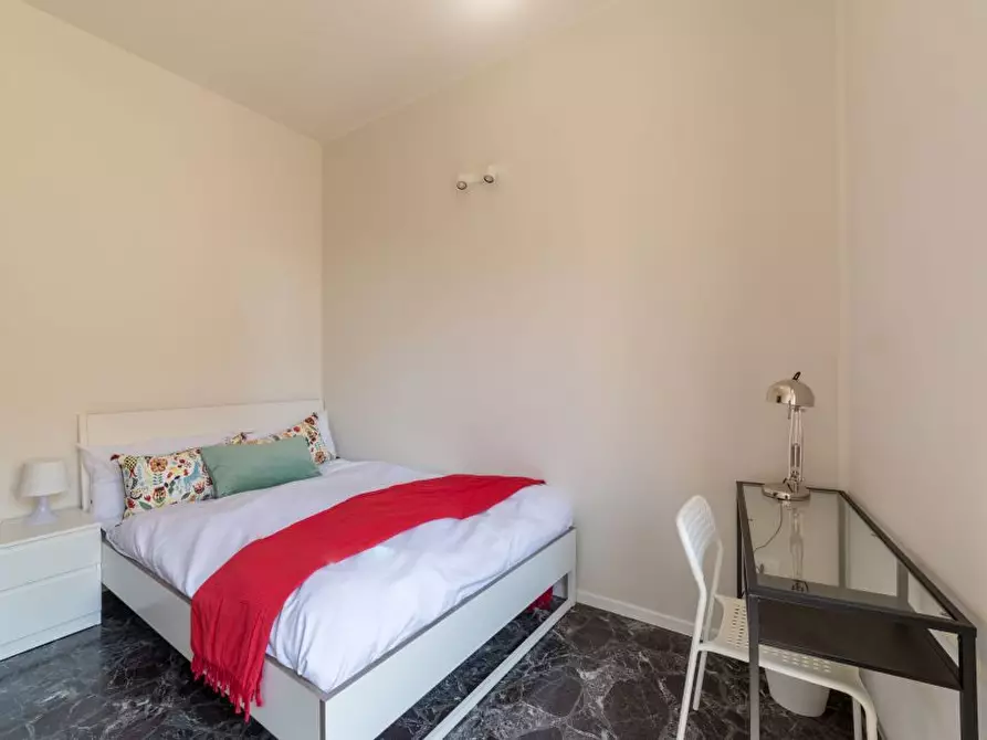 Immagine 3 di Camera in affitto  in Viale dei Mille8 a Firenze