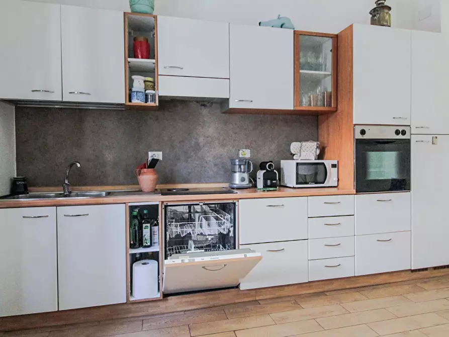 Immagine 36 di Appartamento in affitto  in Via dei Gozzadini31 a Roma