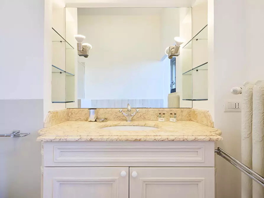 Immagine 55 di Appartamento in affitto  in Viale di Porta Vercellina2 a Milano