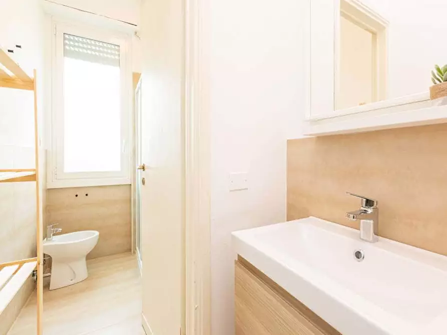 Immagine 24 di Camera in affitto  in Viale Romagna5 a Milano