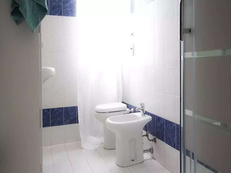 Immagine 13 di Camera in affitto  in Viale Ortles86 a Milano