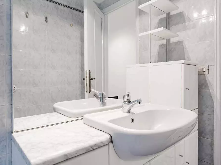 Immagine 32 di Camera in affitto  in Via delle Belle Arti21 a Bologna