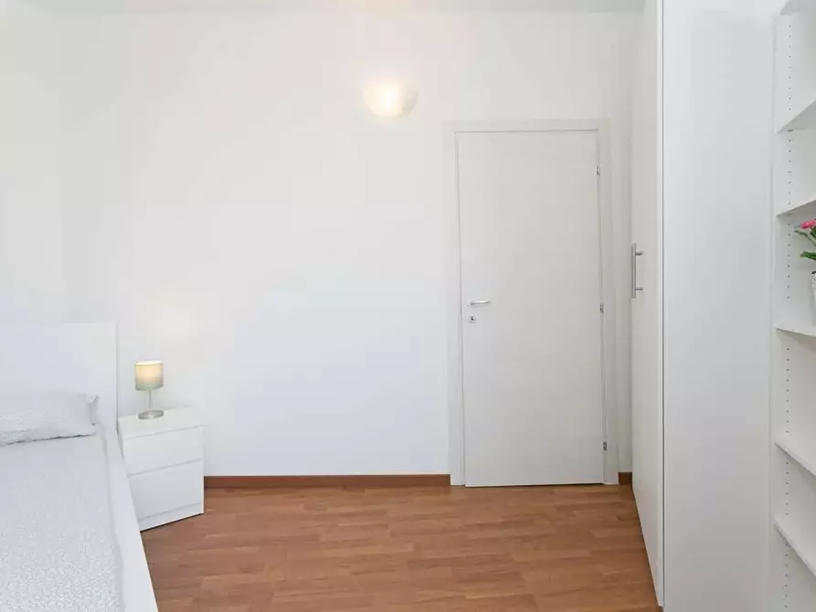 Immagine 3 di Camera in affitto  in Via Gavirate27 a Milano