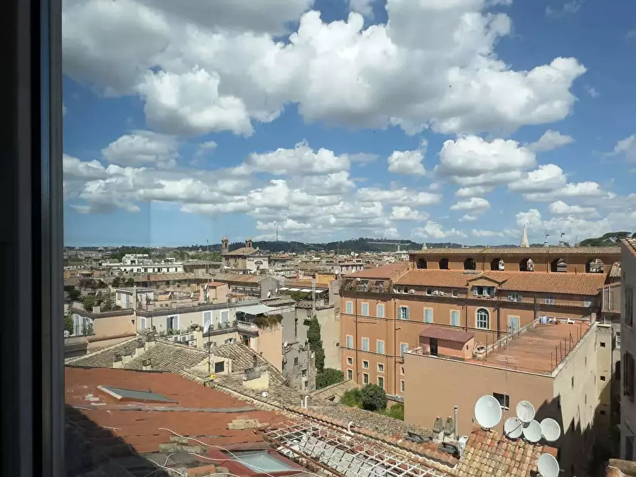Immagine 21 di Appartamento in affitto  in Via Mario de' Fiori42 a Roma