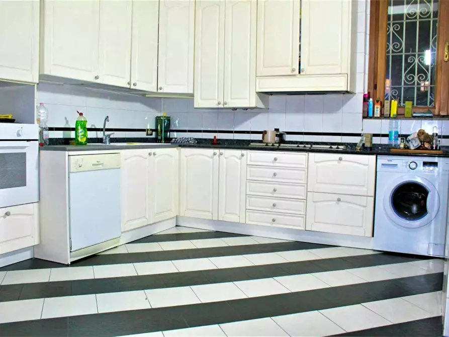 Immagine 11 di Camera in affitto  in Viale Sarca a Milano