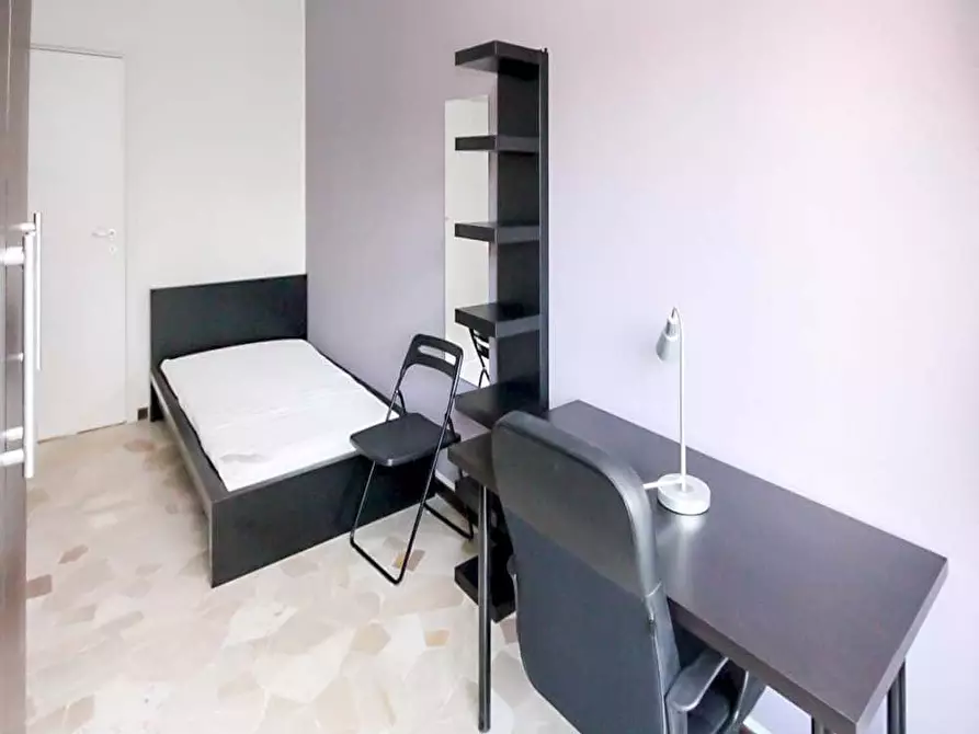 Immagine 1 di Camera in affitto  in Via Raffaello Bertieri1 a Milano