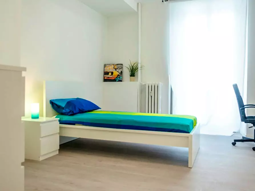 Immagine 1 di Camera in affitto  in Piazza Emanuele Filiberto a Torino