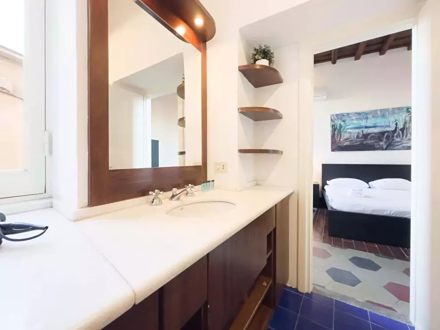 Immagine 28 di Appartamento in affitto  in Via della Mercede16 a Roma