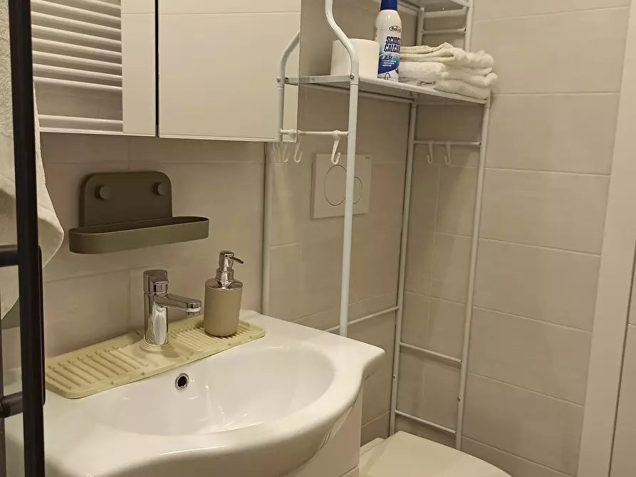 Immagine 5 di Appartamento in affitto  in Via Castell'Umberto27 a Roma