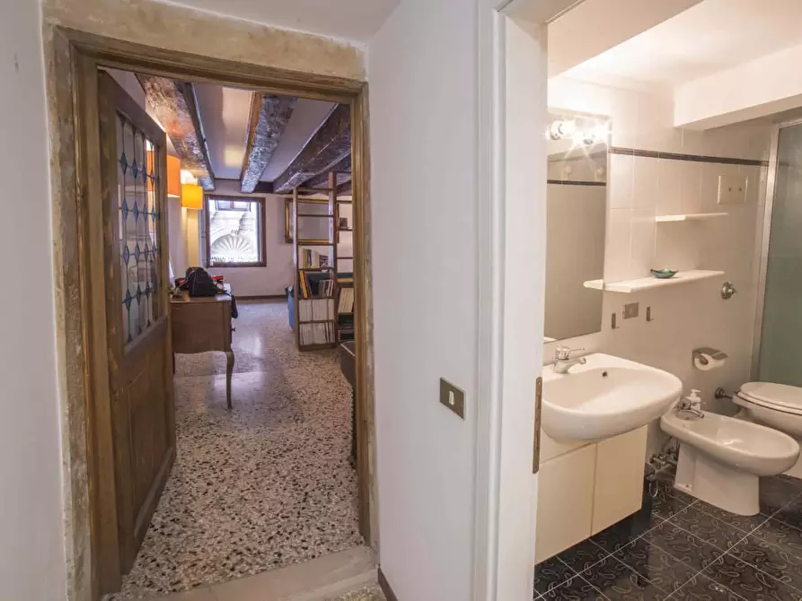 Immagine 19 di Appartamento in affitto  in Calle Correggio2208 a Venezia