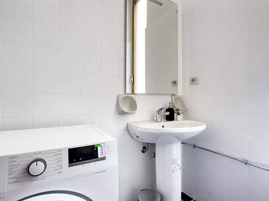 Immagine 28 di Camera in affitto  in Via Ronchi24 a Milano