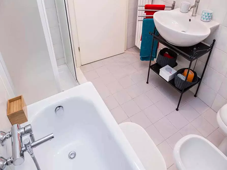 Immagine 33 di Camera in affitto  in Viale Monte Santo8 a Milano