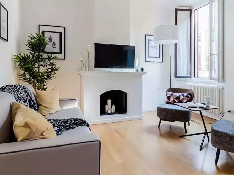 Immagine 2 di Appartamento in affitto  in Via Pontaccio a Milano