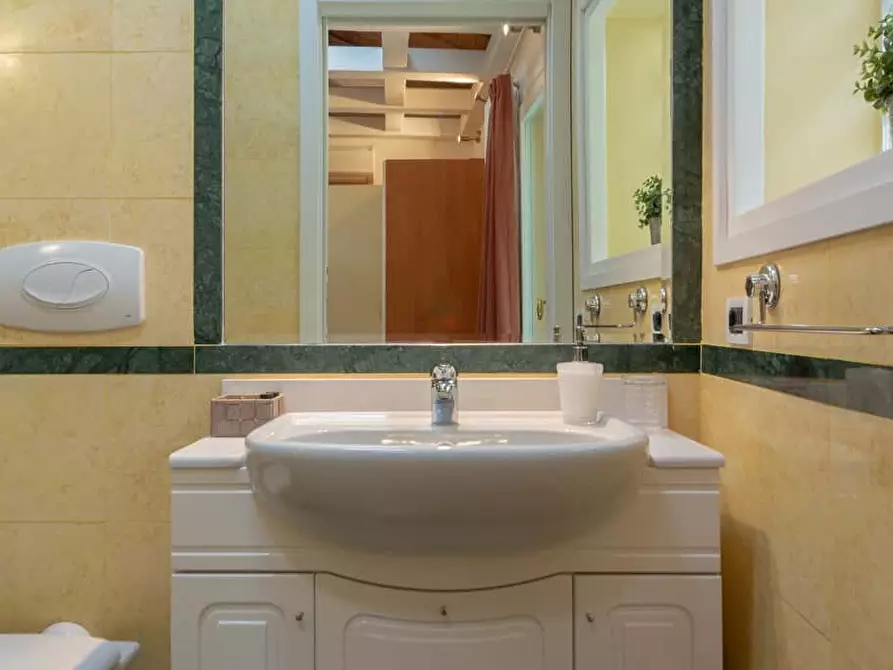 Immagine 7 di Appartamento in affitto  in Via Santo Stefano88 a Bologna