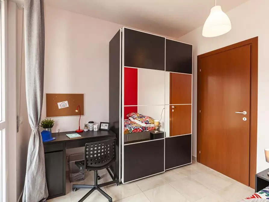 Immagine 1 di Camera in affitto  in Via Giuseppe Regaldi19 a Milano