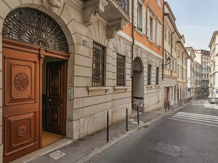 Immagine 19 di Appartamento in affitto  in Via Felice Venezian23 a Trieste