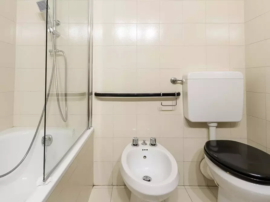 Immagine 11 di Camera in affitto  in Via dei Missaglia13 a Milano