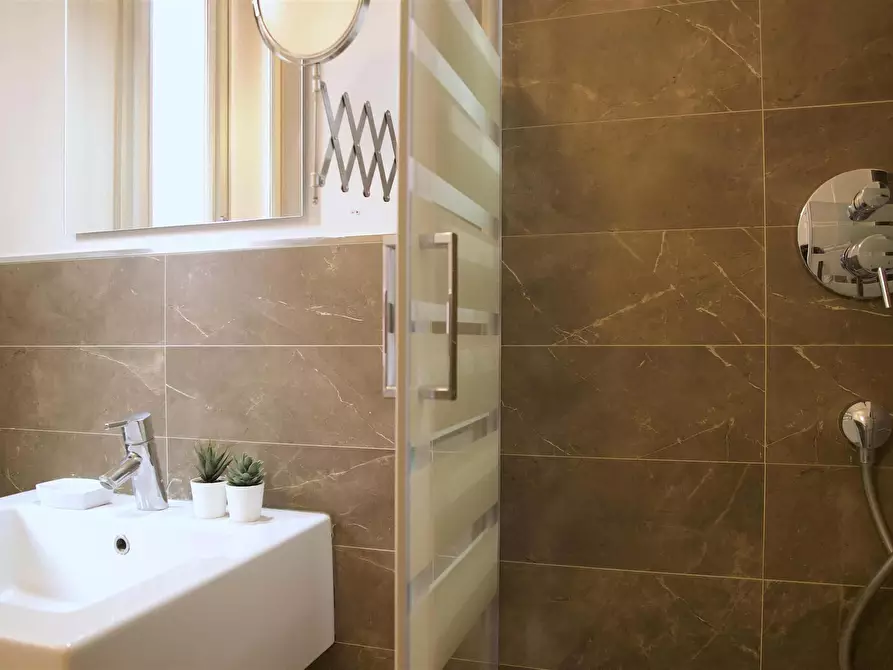 Immagine 6 di Camera in affitto  in Via Marsili2 a Bologna