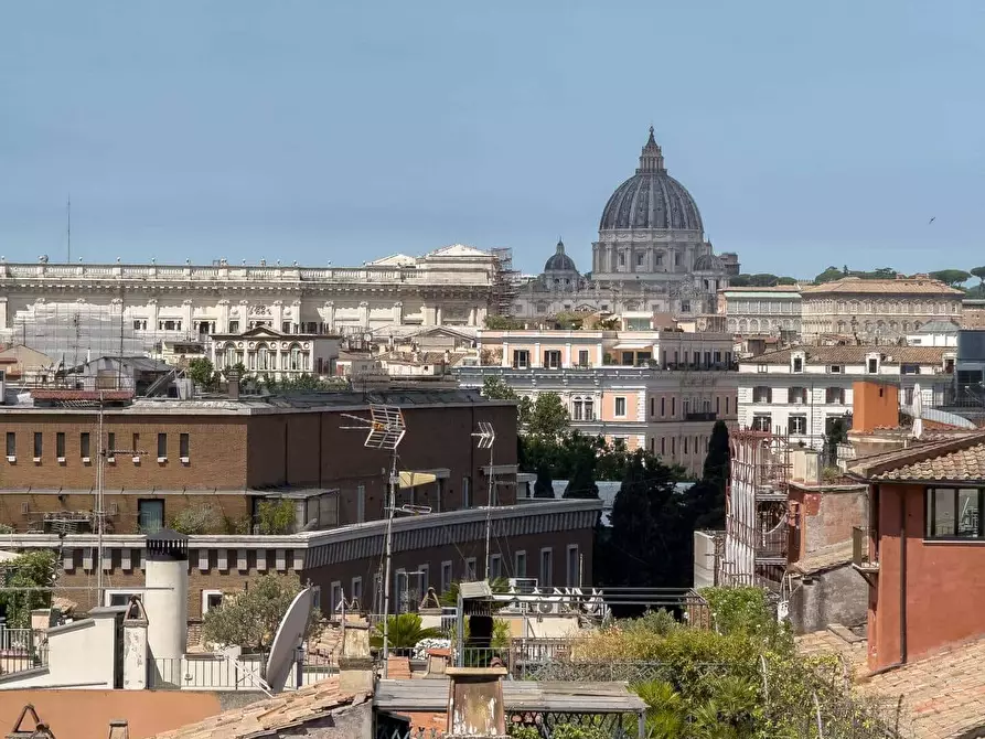 Immagine 27 di Appartamento in affitto  in Via Mario de' Fiori42 a Roma