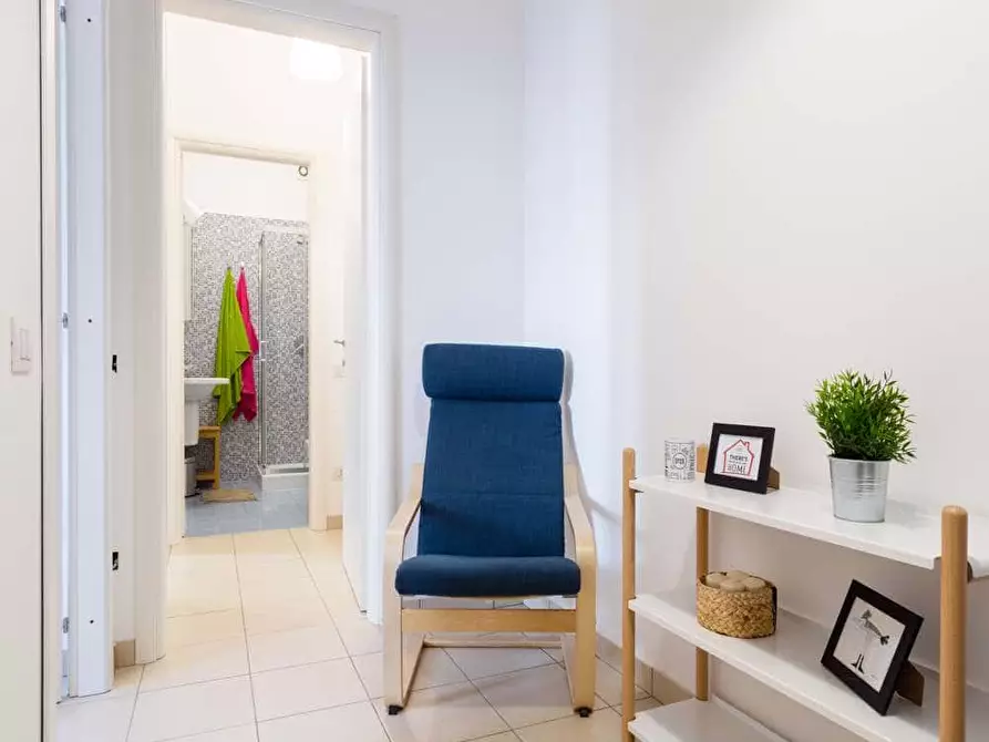 Immagine 10 di Camera in affitto  in Via Gardone5 a Milano