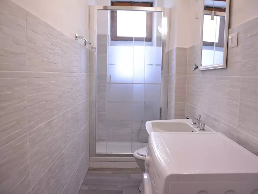 Immagine 11 di Camera in affitto  in Via Tigellio20 a Cagliari