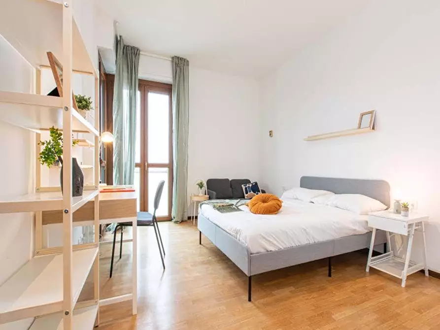 Immagine 1 di Camera in affitto  in Viale Sondrio7 a Milano