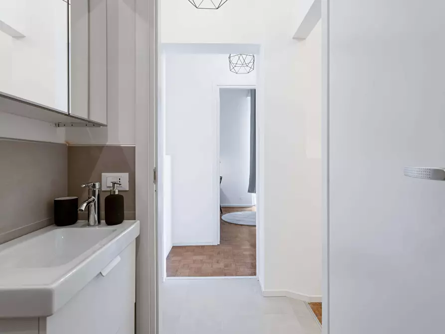 Immagine 18 di Camera in affitto  in Via Quarnero1 a Milano