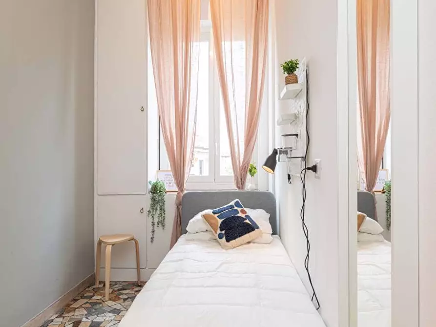 Immagine 9 di Camera in affitto  in Viale Romagna5 a Milano