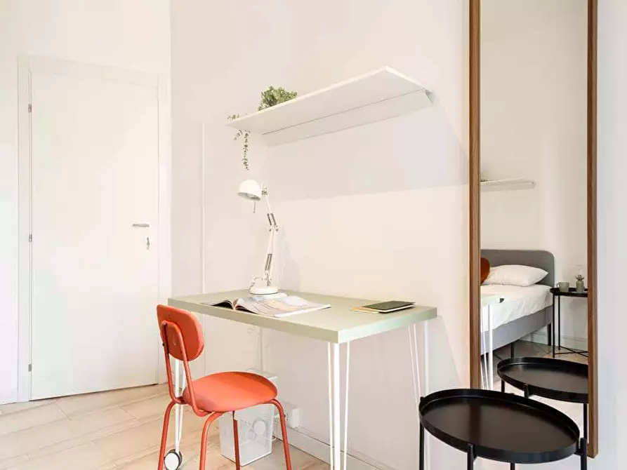 Immagine 5 di Camera in affitto  in Via Lorenteggio80 a Milano