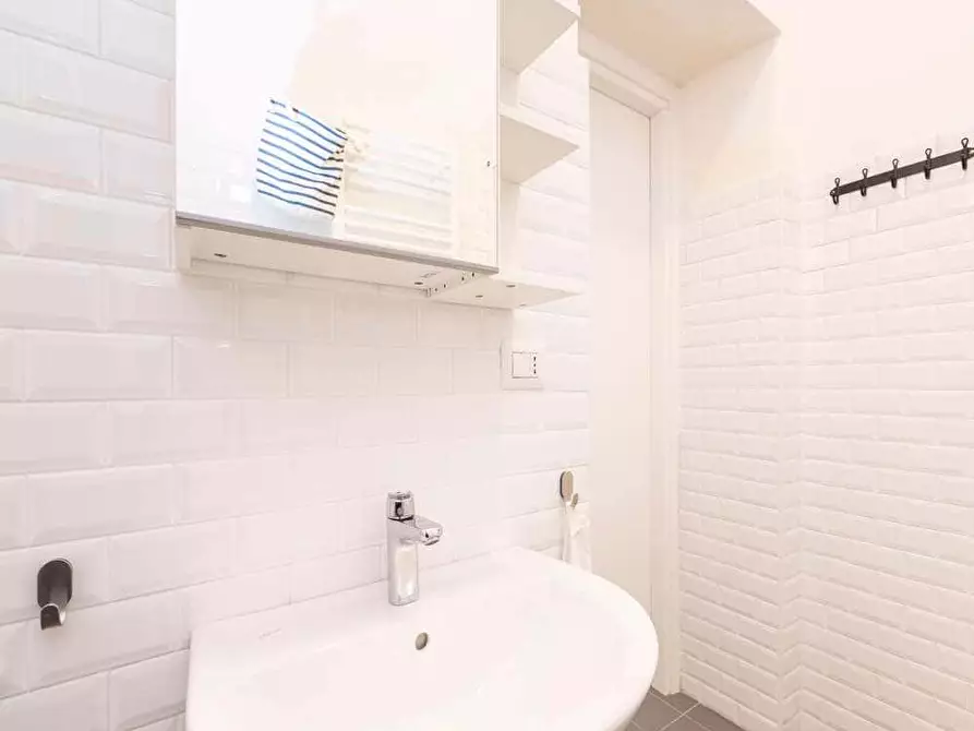 Immagine 14 di Camera in affitto  in Via Paolo Bassi22 a Milano