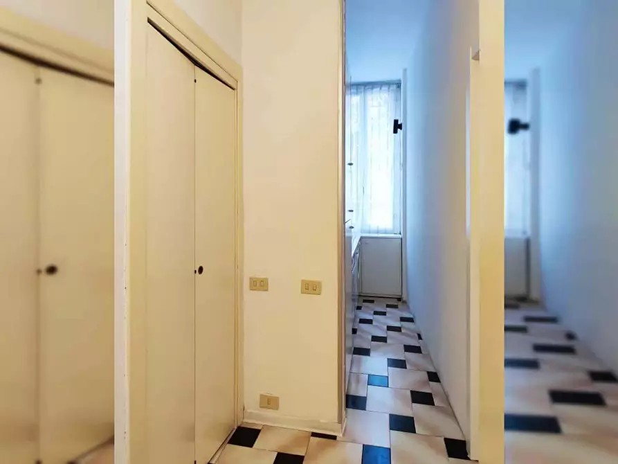 Immagine 11 di Camera in affitto  in Via Monzambano a Milano