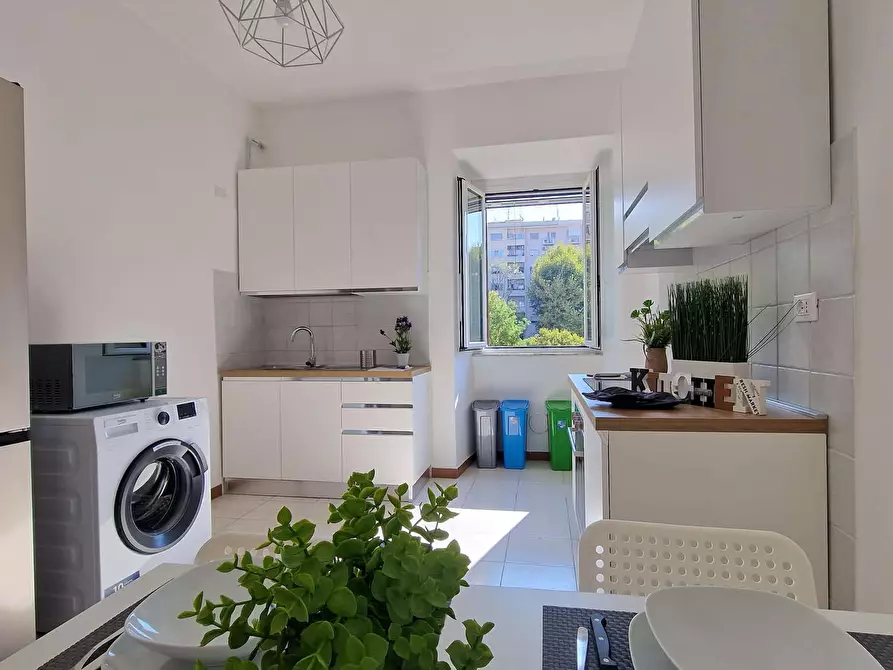 Immagine 10 di Camera in affitto  in Via Ostiense353 a Roma