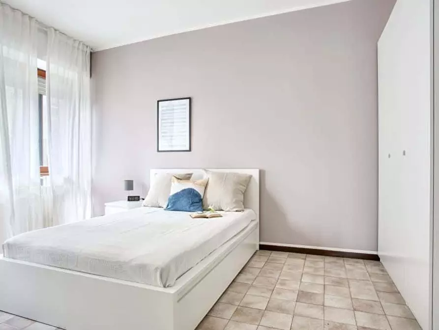 Immagine 2 di Camera in affitto  in Via Ronchi24 a Milano