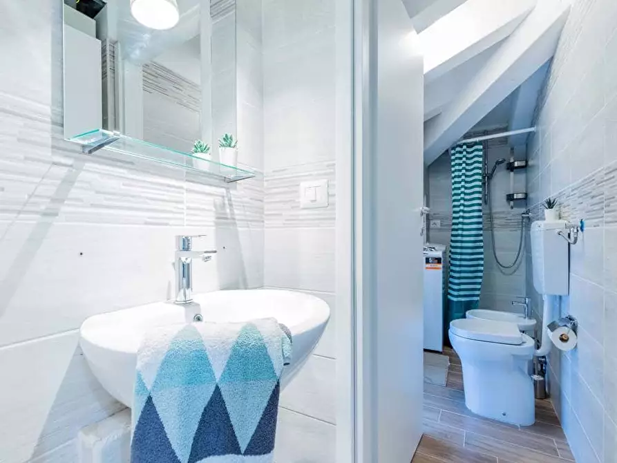 Immagine 18 di Camera in affitto  in Viale Alfredo Oriani26 a Bologna