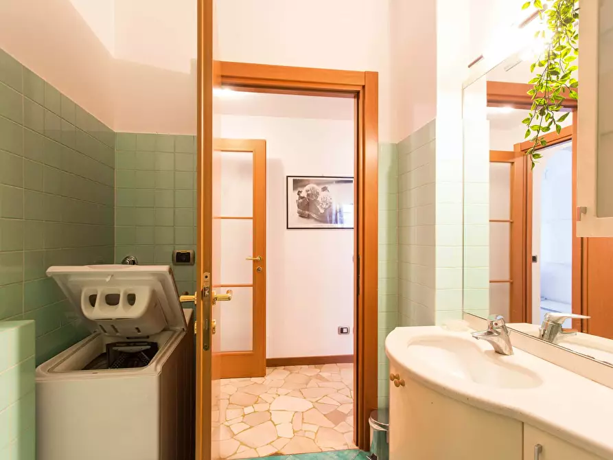 Immagine 27 di Appartamento in affitto  in Via Luigi Settembrini a Milano