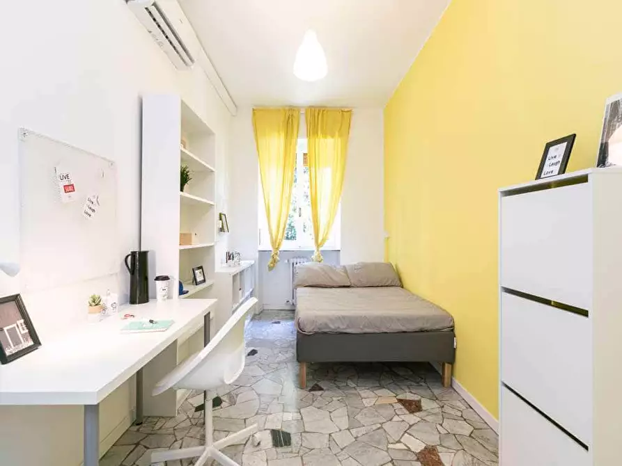 Immagine 2 di Camera in affitto  in Via Francesco Primaticcio182 a Milano