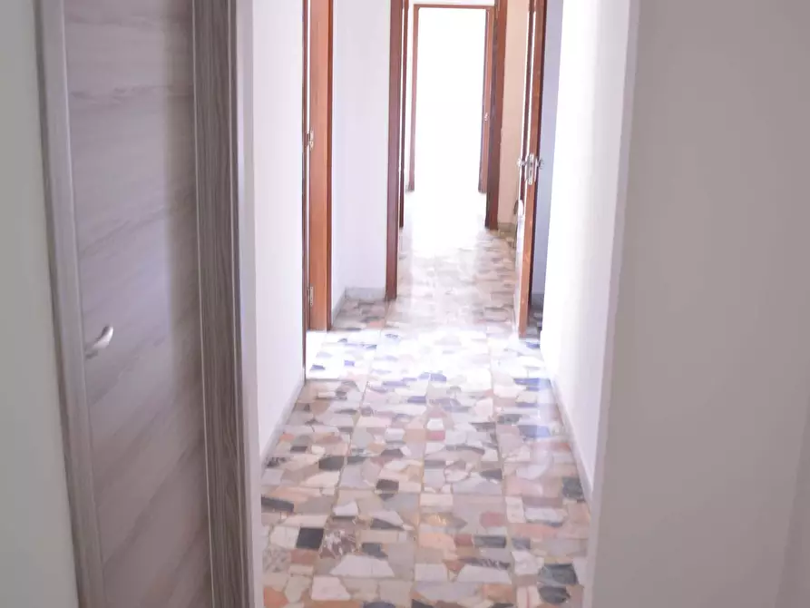 Immagine 7 di Camera in affitto  in Via Is Mirrionis87 a Cagliari