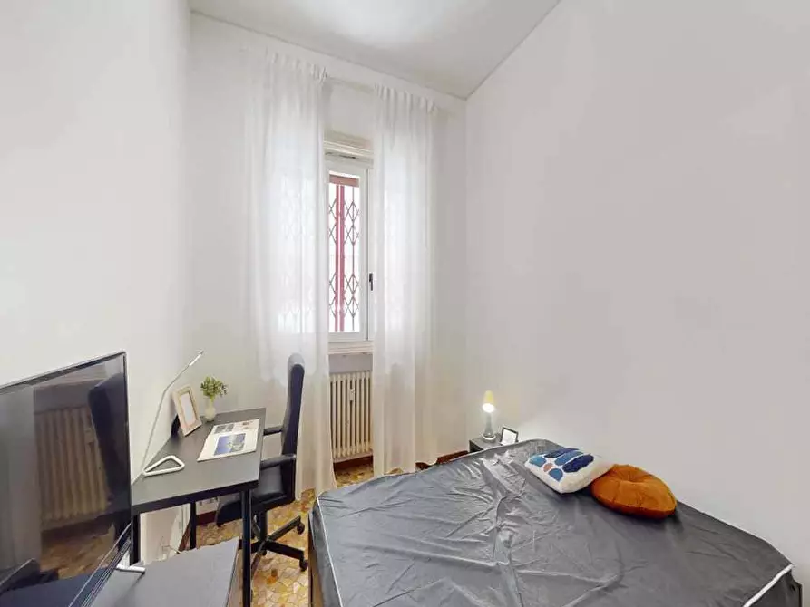 Immagine 5 di Camera in affitto  in Via Anco Marzio4 a Milano
