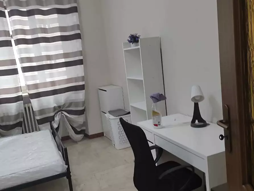Immagine 3 di Camera in affitto  in Via Monte Rosa147 a Torino