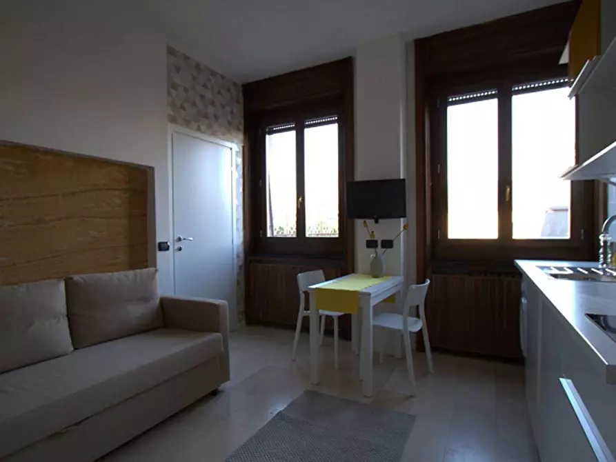 Immagine 11 di Appartamento in affitto  in Via dei Piatti8 a Milano