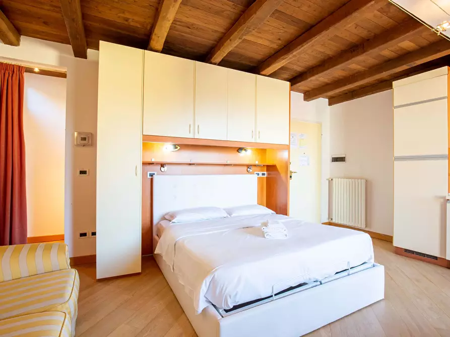 Immagine 13 di Appartamento in affitto  in Via Santo Stefano88 a Bologna