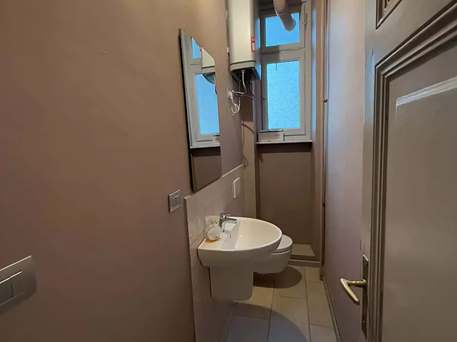 Immagine 6 di Camera in affitto  in Corso Re Umberto95 a Torino