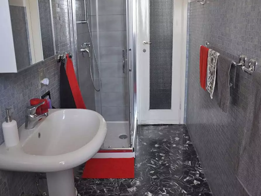 Immagine 24 di Camera in affitto  in Via Mauro Macchi44 a Milano