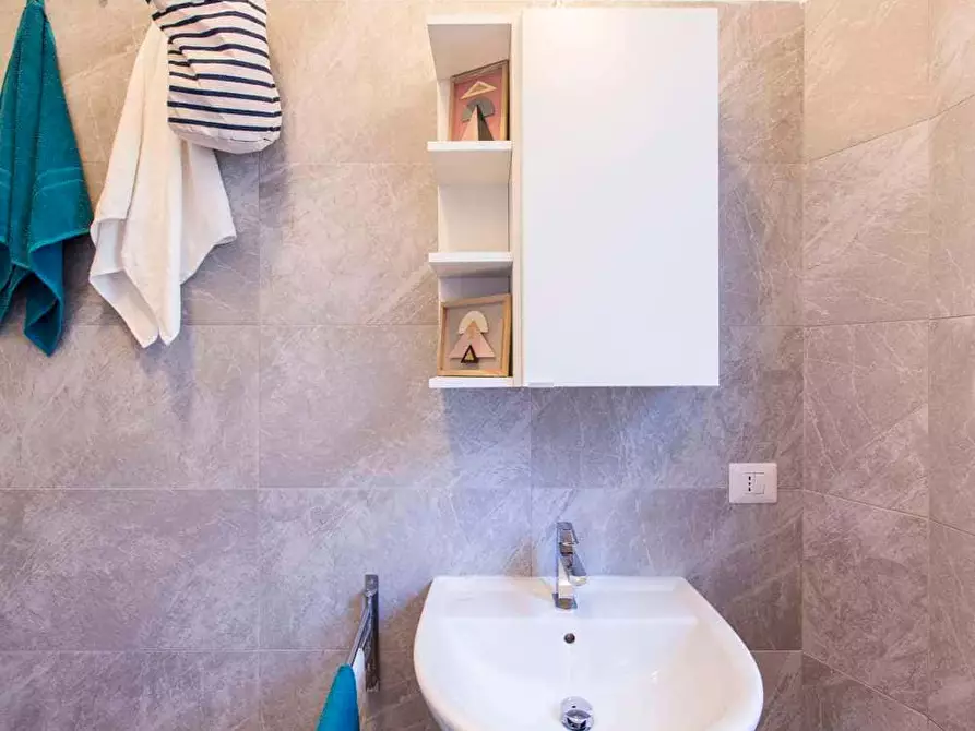 Immagine 10 di Camera in affitto  in Via Moncalvo31 a Milano