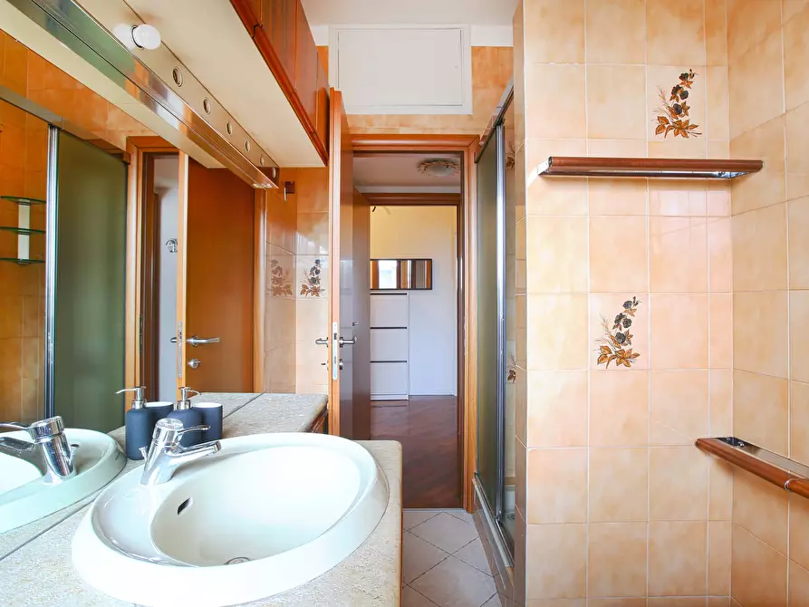 Immagine 18 di Camera in affitto  in Via Bolama18 a Milano