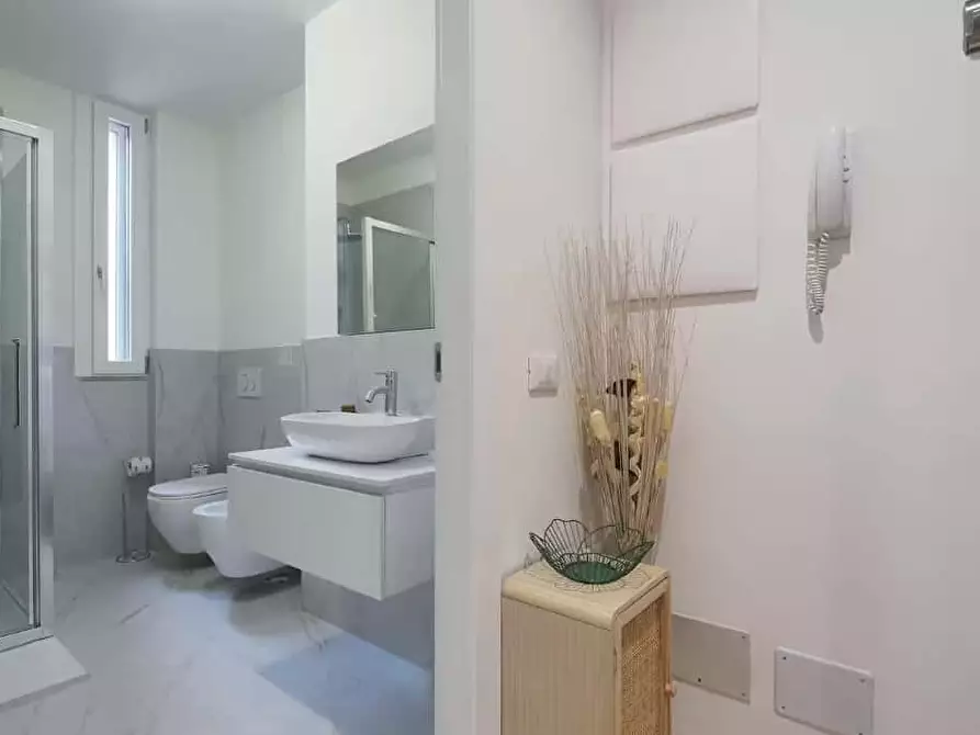 Immagine 16 di Appartamento in affitto  in Via Melzo16 a Milano
