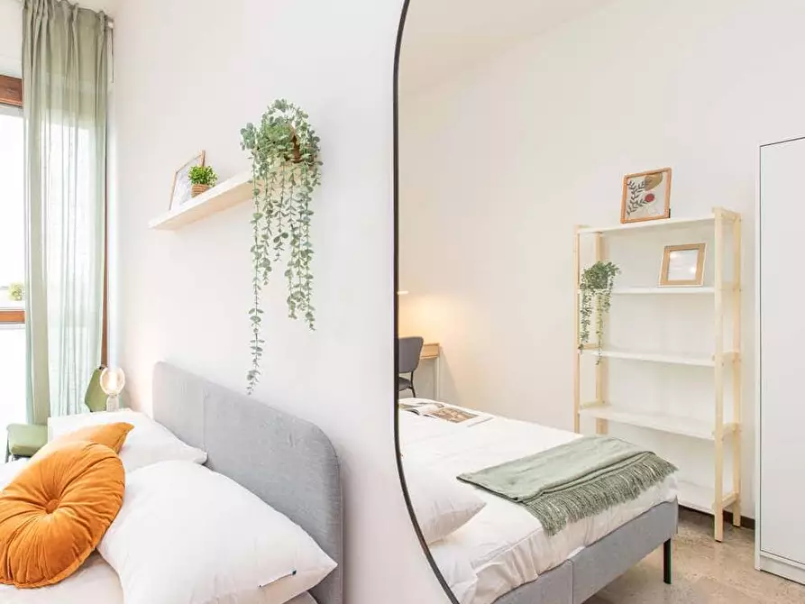 Immagine 4 di Camera in affitto  in Viale Sondrio7 a Milano