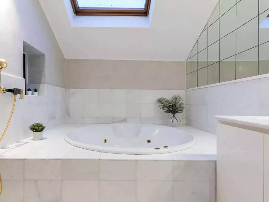 Immagine 23 di Appartamento in affitto  in Via Vittorio Emanuele II a Cernobbio