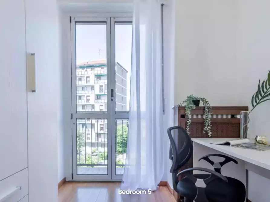 Immagine 3 di Camera in affitto  in Via Intra3 a Milano
